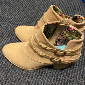 NWOT women’s Blowfish Booties, Beige, size 6.5